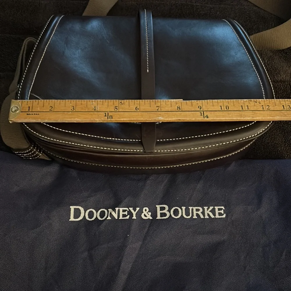 New Dooney and Bourke bag - Picture 11 of 14
